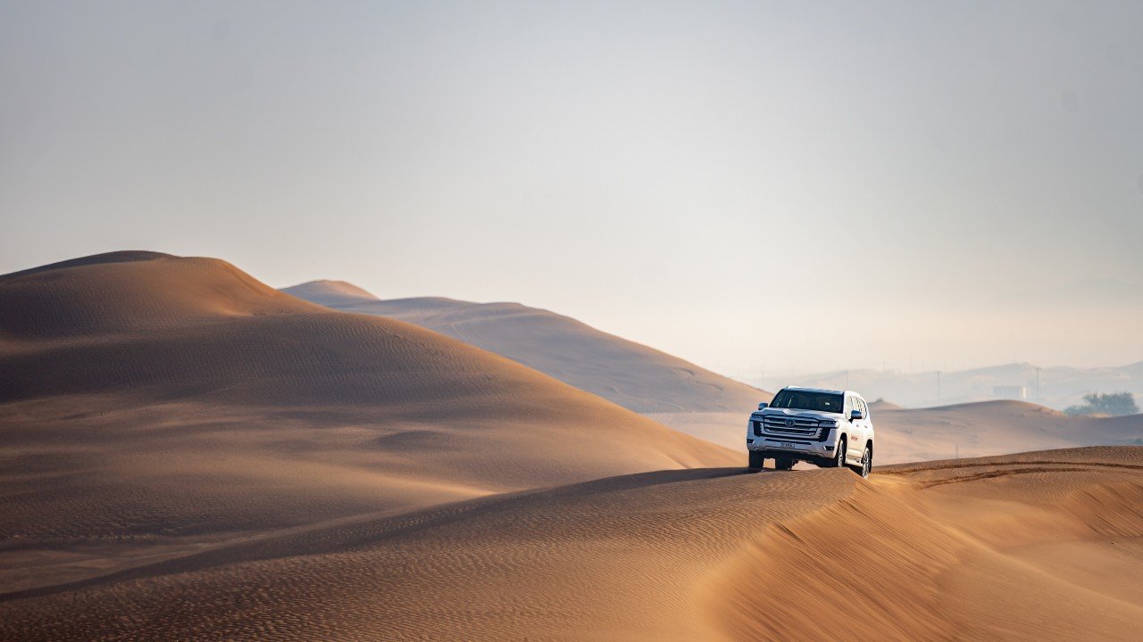 Ditch the City, Conquer the Dunes – 5 Reasons Your Dubai Trip Needs a Desert Safari